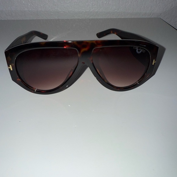 Tom ford women's Tortoiseshell Oversized Sunglasses - Dark Brown Lenses - Picture 4 of 4